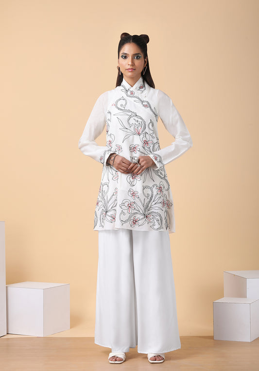 Overlap-style white tunic